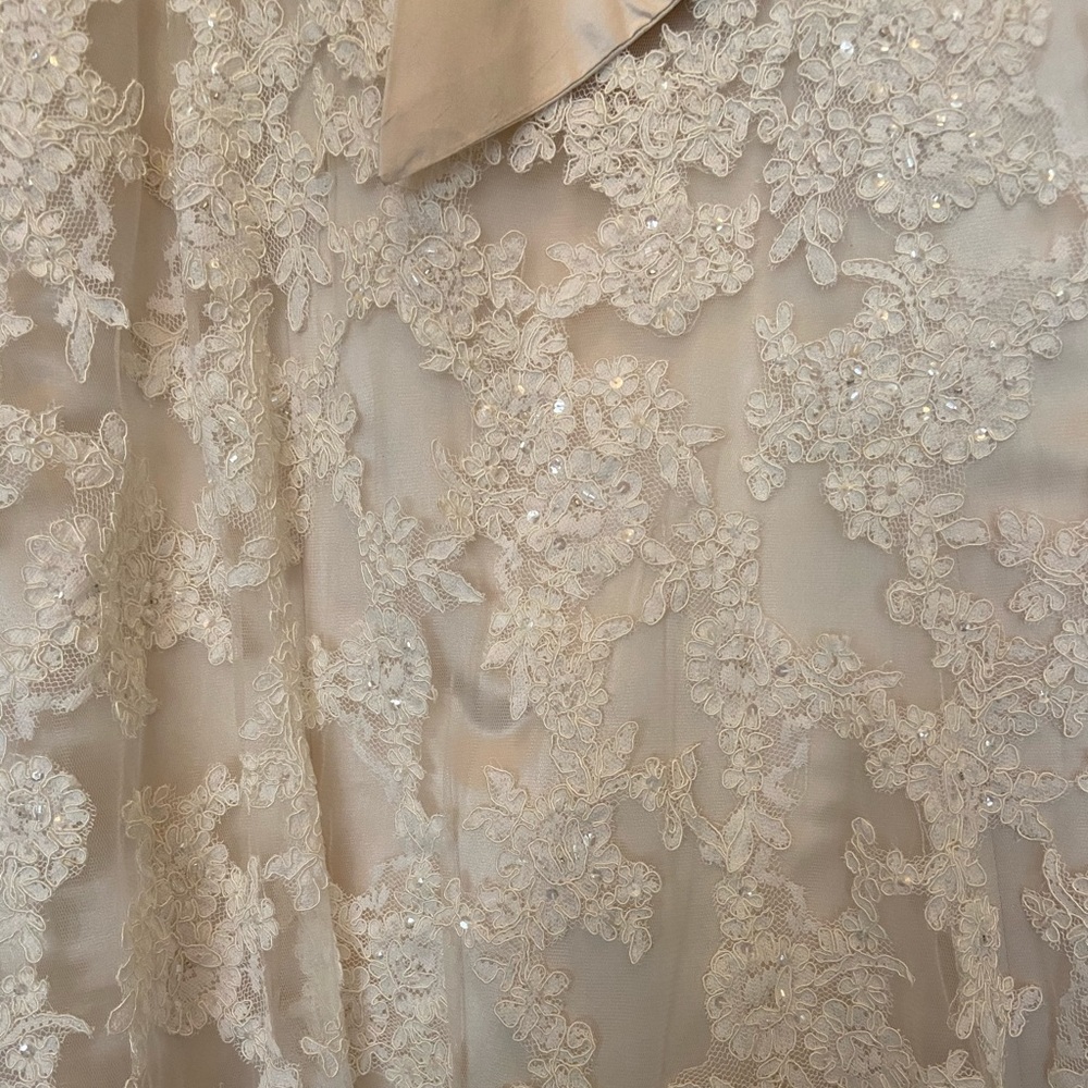 Wedding dress - Picture 3 of 9